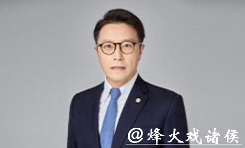 平安人寿：杨铮拟卸任董事长职务