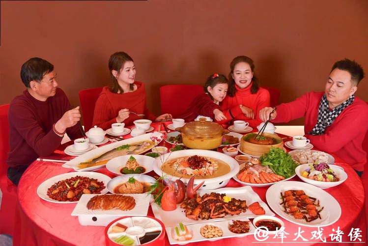 年味新体验！“西式团圆饭”出圈，解锁过年新范式