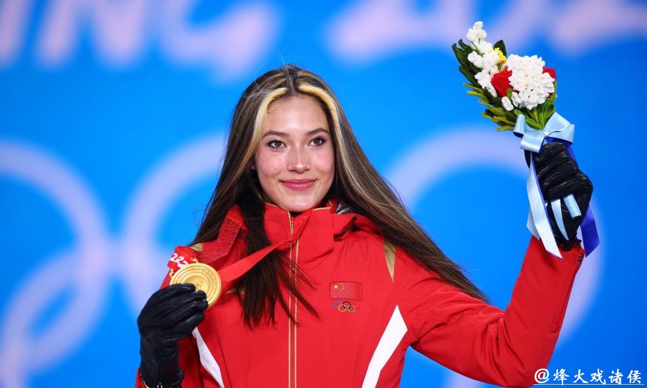 谷爱凌介绍自己的“中国风”雪服：谷爱凌龙纹战袍惊艳世界，文化输出中国风如何征服冬奥赛场