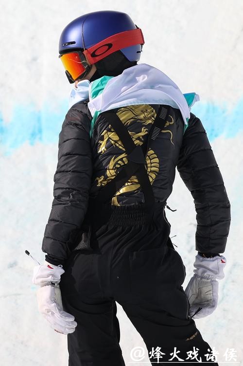 谷爱凌介绍自己的“中国风”雪服：谷爱凌龙纹战袍惊艳世界，文化输出中国风如何征服冬奥赛场